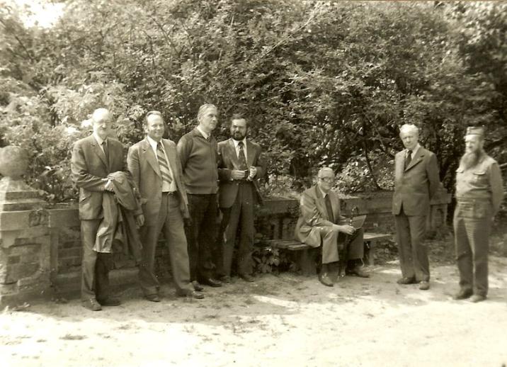 Prezydium&#x20;Rady&#x20;Naukowej&#x20;OKL&#x20;po&#x20;posiedzeniu&#x20;w&#x20;Gołuchowie&#x2c;&#x20;21&#x20;czerwca&#x20;1978&#x20;roku